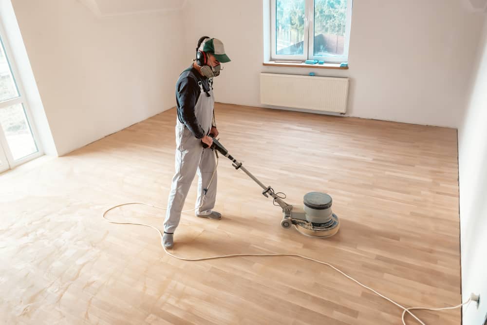 the,professional,master,polishes,the,parquet,with,special,machine